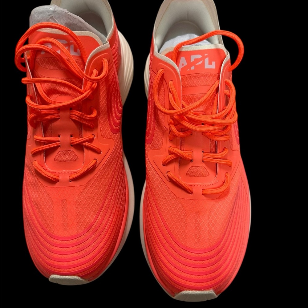 APL WOMEN'S STREAMLINE
Size 8
LASER RED/PRISTINE/WHITE
NO BOX
B41